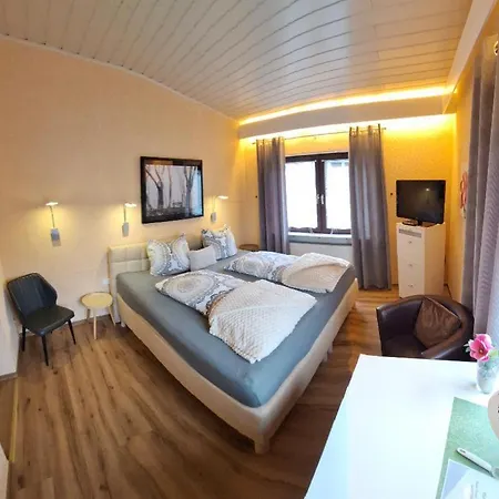 Irene باد كونيغ