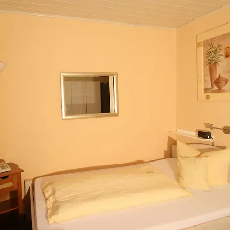 Irene باد كونيغ